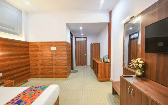 Roomshala 020 Hotel Black Stone