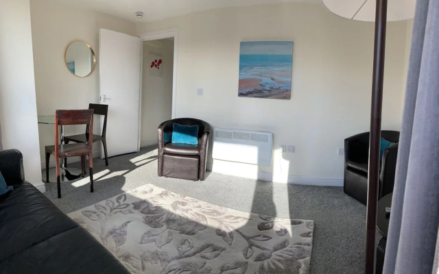 Beachside Home - Sleeps 5, Garden, Parking & Pets