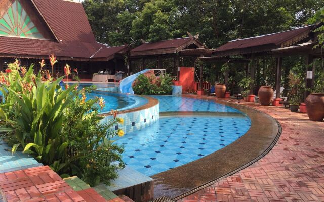 Kampung Tok Senik Resort