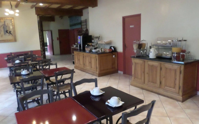 Brit Hotel Acacias