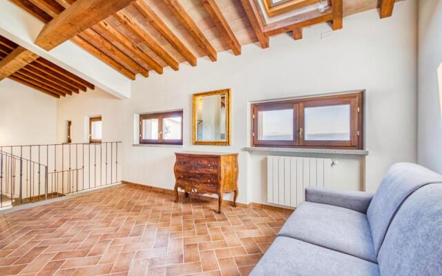 Bright Apt With Terrace and Shared Pool