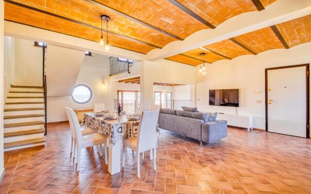 Bright Apt With Terrace and Shared Pool