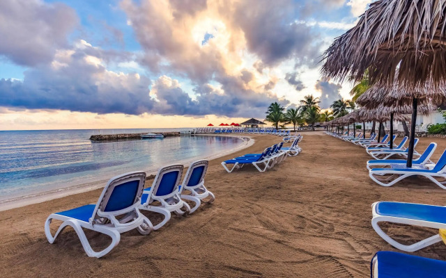 Decameron Club Caribbean Runaway Bay, Ramada All-Inclusive Resort