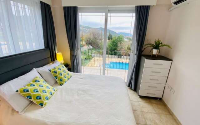 Villa Green Palace, Private Pool, Sea & Mountain Views , Spacious & Beautiful