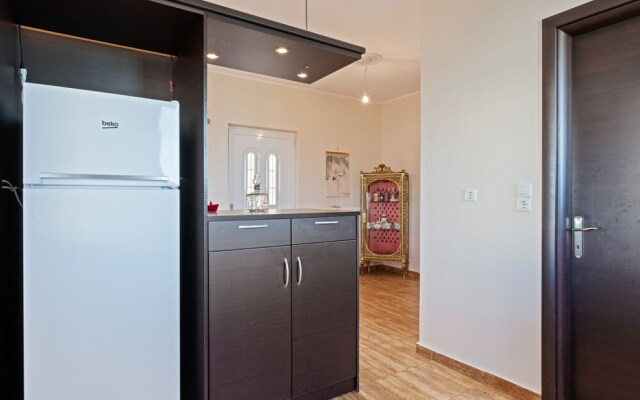 Inviting Holiday Home in Chalkida with Terrace