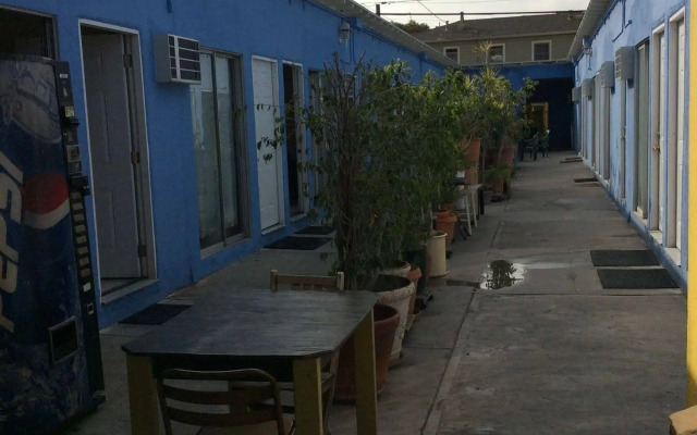 Pavilions Motel