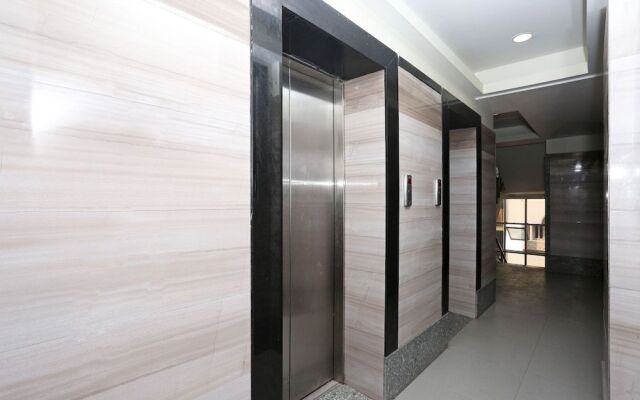 OYO 10263 Hotel Grand Nishat