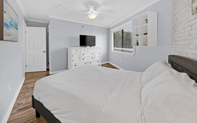 Crystal Village II, Unit 19B