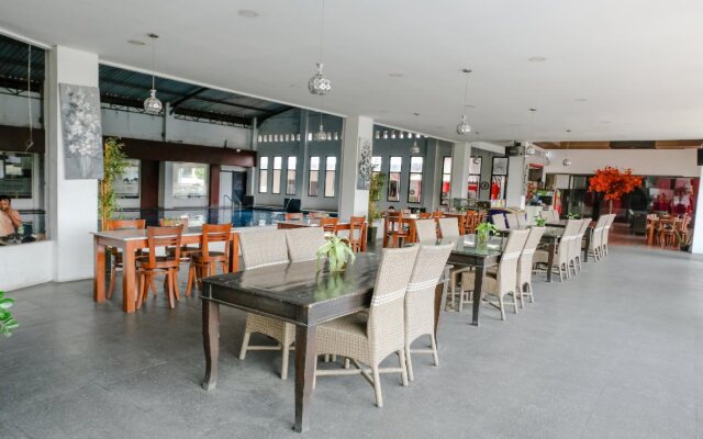 Townhouse OAK Series Style Hotel Jember