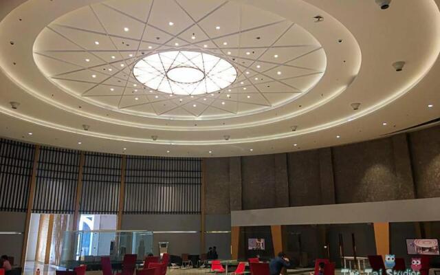 NE-1st time in Noida Stay In mall