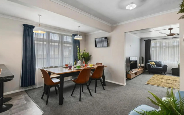 Bliss on Barratt - Blenheim Holiday Home