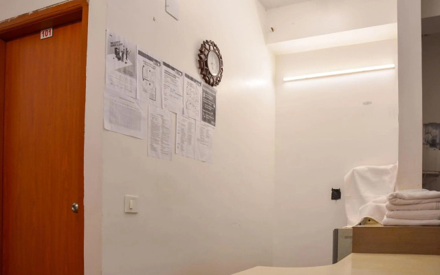 Super OYO Collection O 76597 Sayhallo Kanchan