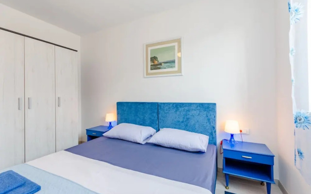 Apartment Karlo - Two Bedroom Apartment With Balcony