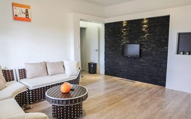 Karis Villa