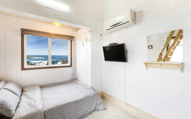 Gurembat House - Blue 103