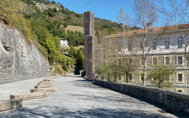 Iraipe Santuario De Arantzazu Hotel
