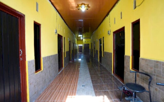 OYO Life 92920 Rumah Kost Azca