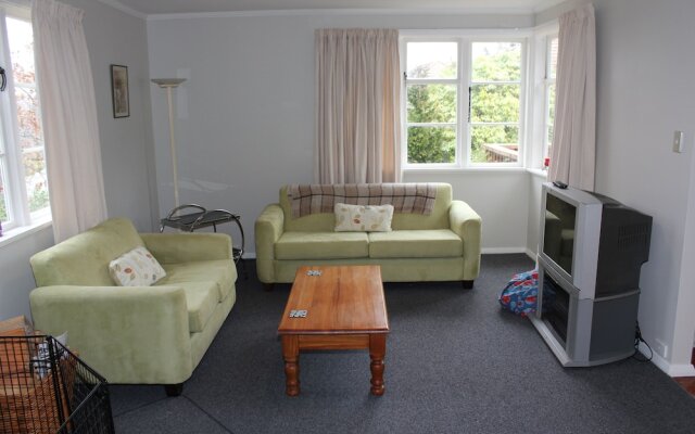 16 Torquay Tce
