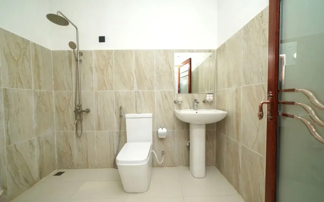 OYO 575 White Rose Residence