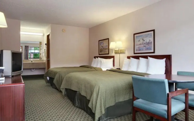 Travelodge Inn and Suites Fayetteville