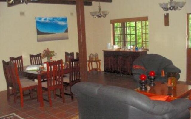 La Familia Guest House