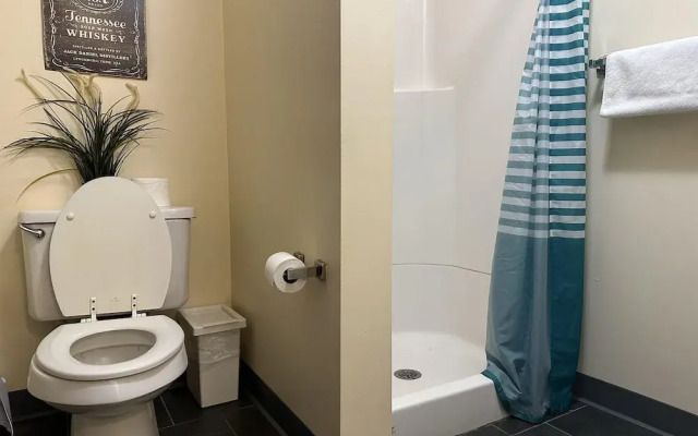 2 Bedroom Downtown Apt Walkable Safe Clean