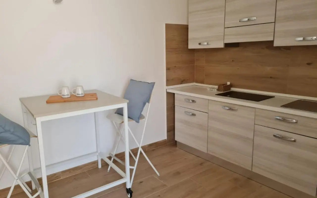 Apartment 1913