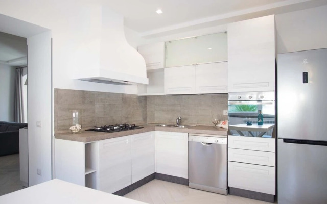 Spacious Villa with 4 rooms, pool, solarium & garden