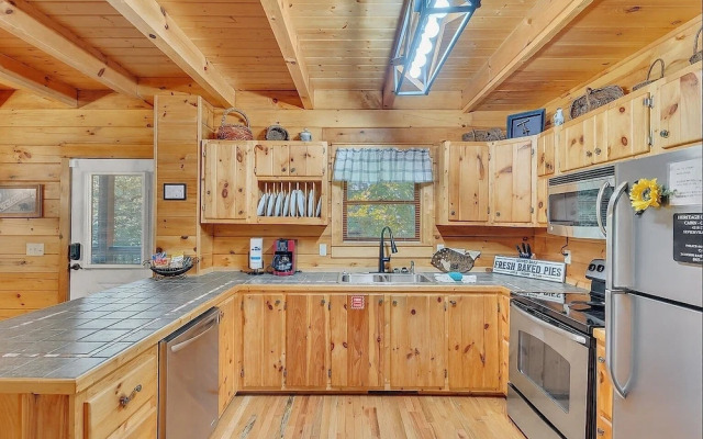 Chillin N Grillin 2 Bedroom Cabin