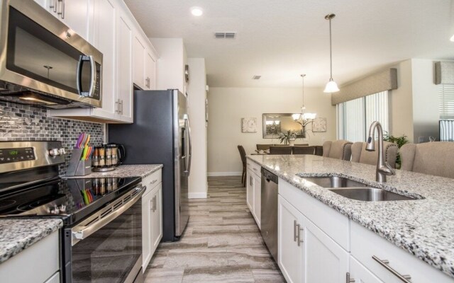 Amazing Townhouse! Storey Lake - 4813CS