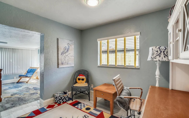 Manatee Home - Water Front Pool Home