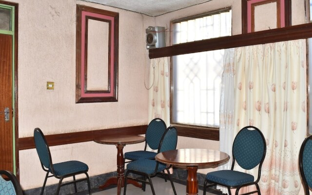 Ibis  2000 Hotel Karatina