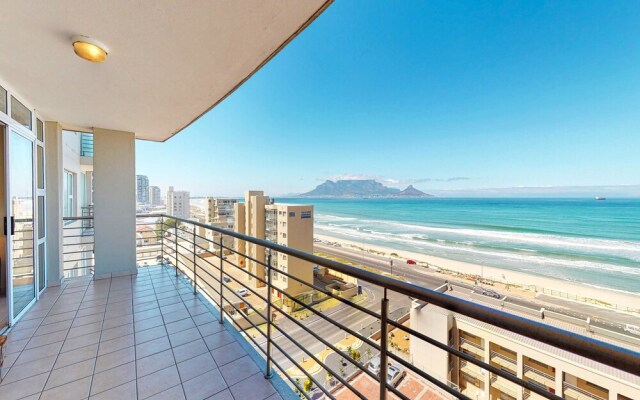 The Waves Crest Bloubergstrand