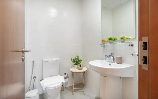 Heaven Crest Vacation Homes Downtown - Studio, 1, & 3 Bedroom Suites 2 minute walk to Dubai Mall and Burj Khalifa