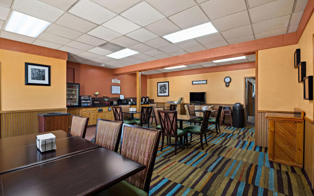 Rodeway Inn McPherson East