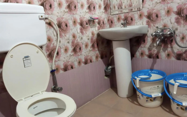 Red Pine Guest House (Indians Only)