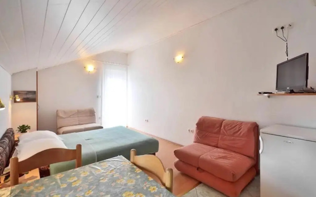 Apartments Toma-200m from beach