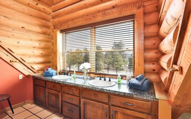 FlagRanch - 4 Br cabin by RedAwning