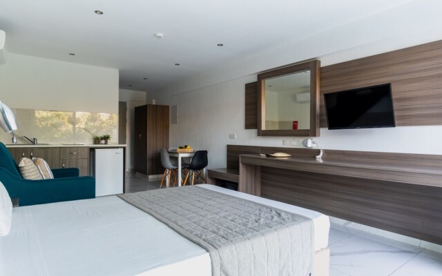 Rio Gardens - Bright Studio w Shared Pool