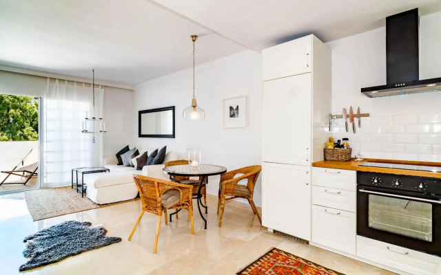 AP165 - Contemporary Scandinavian Style Apartment