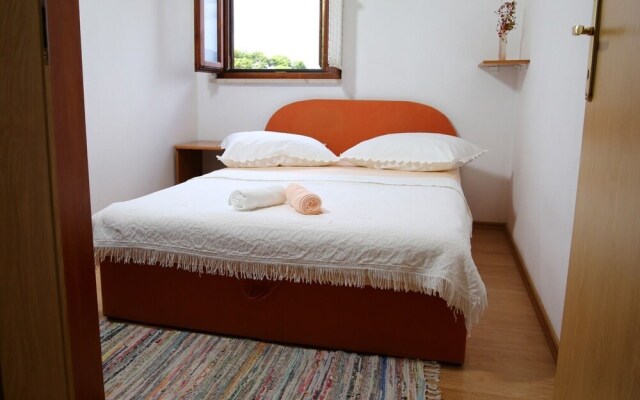 Neda - Perfect Location & Free Parking - A2