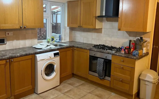 2 Bed-sleeps 4-private Patio-pets-near Heathrow