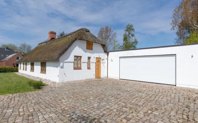 Historisches Reetdachhaus in Ruhiger Lage