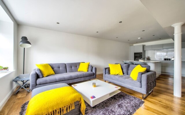 Modern 1BR Home in Vibrant Leith Area