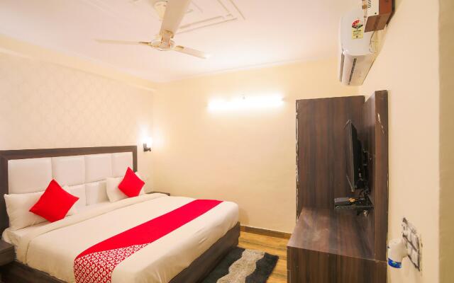 OYO 61439 Hotel Lazeeno