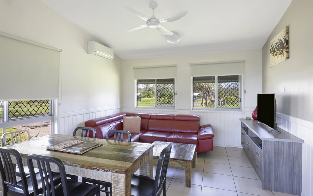 Reflections Corindi Beach - Holiday Park – Guest Rooms – Sapphire Beach