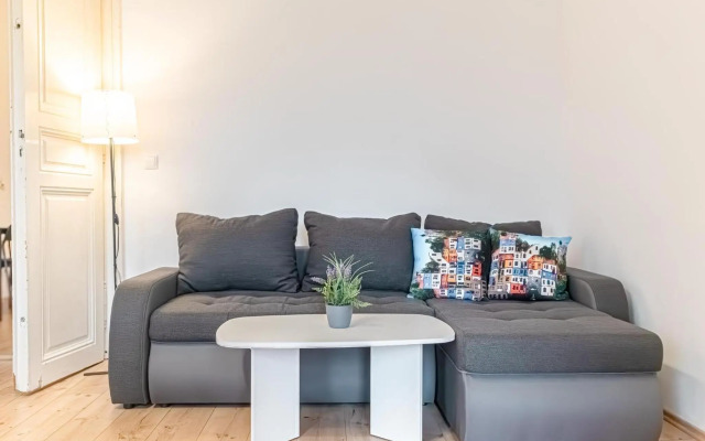 attractive 2BR Apt. Near AKH- Ideal for Longstays