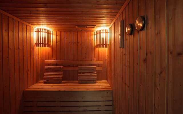 2C - 2 Bedroom Downtown Apartment With Shared Pool