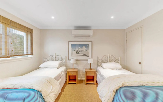 Elandra Absolute Beach Front Luxury — hotel in Hyams Beach
