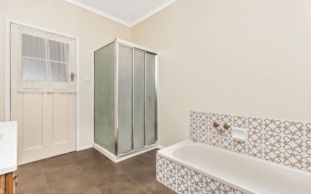 Kepal House - Budget friendly family home